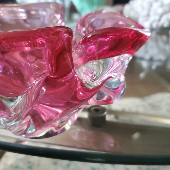 Artistic Pink Glass Vase - Picture 4 of 4